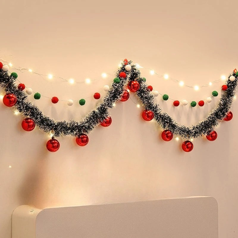 Christmas decorations, tree ornaments, indoor LED lights, pictures, background walls, atmosphere, scenes, decorations and flags.